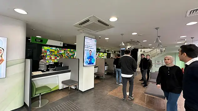 Polis, Banka Soyguncusunu Parayla Birlikte Yakaladı