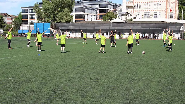 Çarşambaspor Yaz Futbol Okulu'nda eğitimler başladı