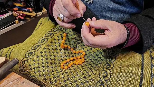 Çıraklıktan devlet sanatçılığına: Tespih ustası 40 yılını mesleğine adadı