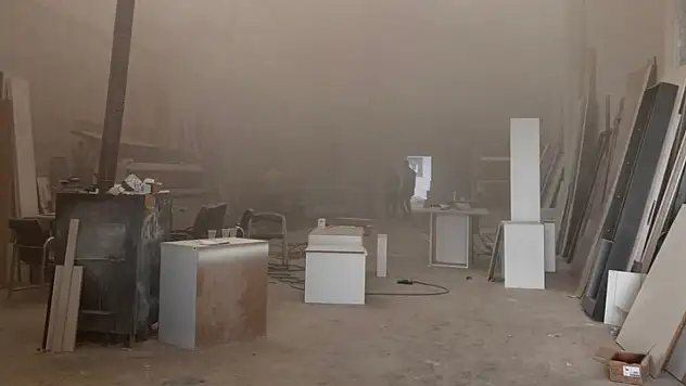 Beyşehir'de mobilya imalathanesinde yangın