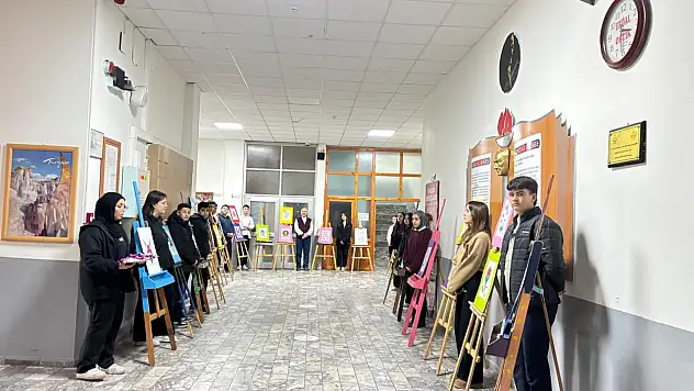 Çorum'da öğrencilerin tezhip eserleri sergilendi