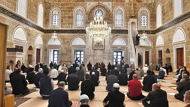 Cuma Mesajları: Resimli, Anlamlı ve Dualı Paylaşım Önerileri