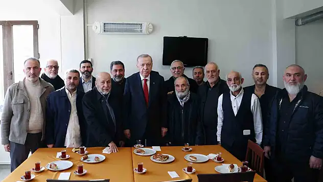 Cumhurbaşkanı Erdoğan'dan Tophane Tayfun Spor Kulübü'ne Ziyaret