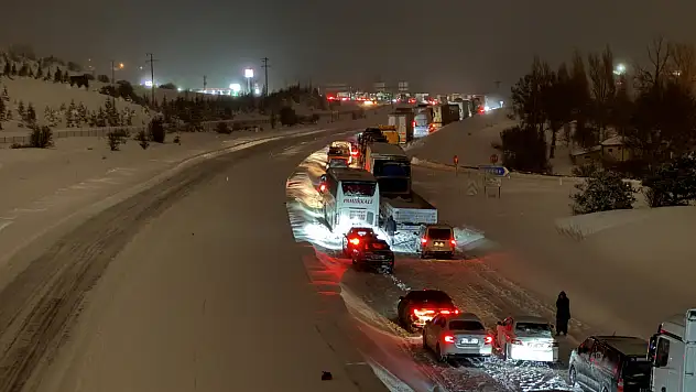 D-100'de ulaşım durduruldu