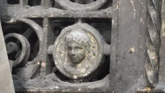 Demirci ustası Germi, dede yadigarı kapılara kimseye satmıyor