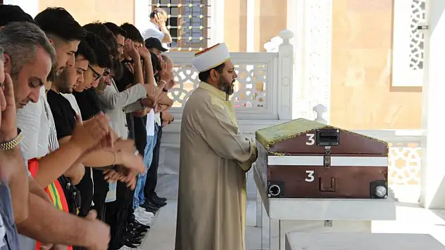 Denizde boğulan genç toprağa verildi