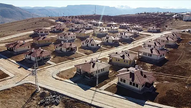 Deprem konutlarına yerleşen afetzedeler devlete minnettar