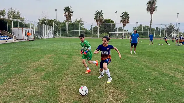 Depremden sonra futbol sayesinde hayata tutundu