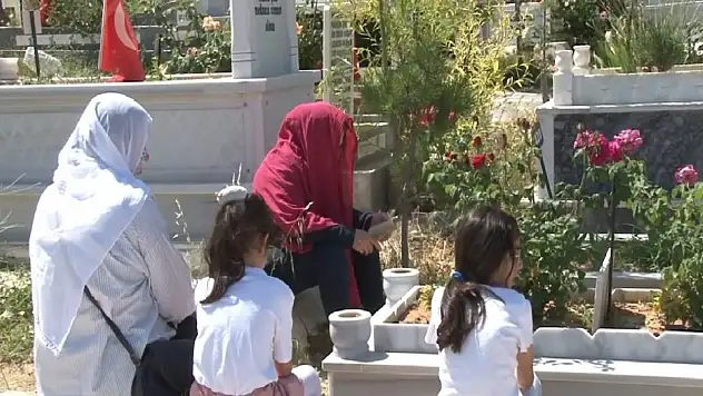 Depremzedelerin hüzünlü bayramı