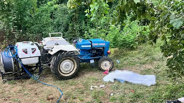 Devrilen traktörün sürücüsü hayatını kaybetti