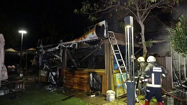 Dünyaca ünlü sahil bandındaki kafe yandı