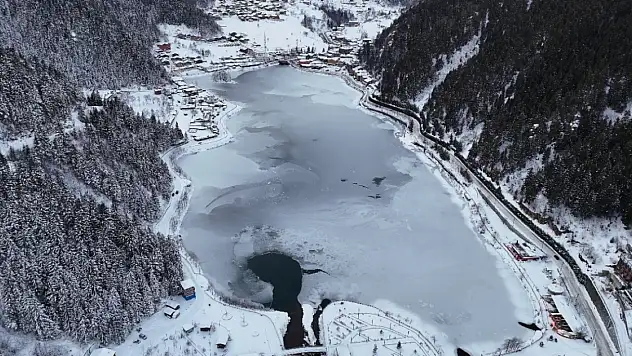 Dünyaca ünlü turizm merkezi buz tuttu