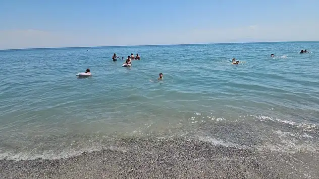 Ege'yi Aratmayan Van Gölü Turistlerin Akınına Uğruyor