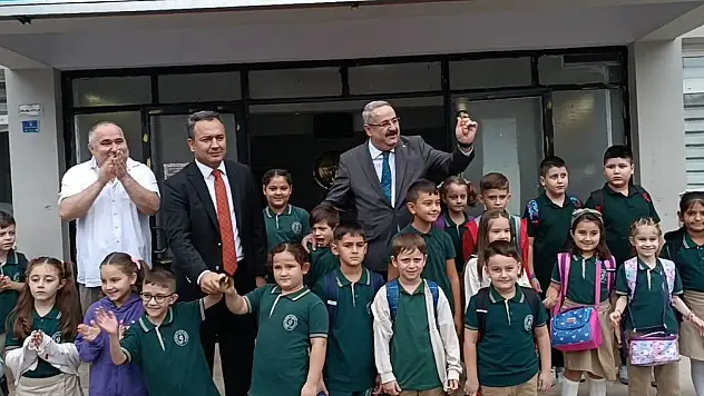 Eğitim zili fidanla çaldı