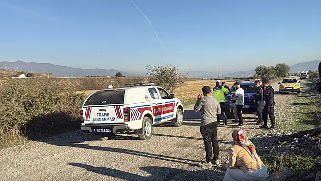 Ehliyetsiz sürücü araçla gölete düştü