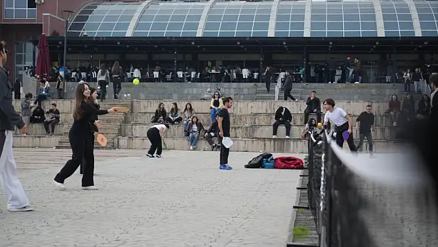 'Ekranı Bırak, Raketi Kap'