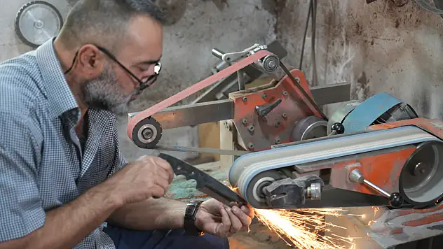 El işçiliğiyle geçmişi geleceğe taşıyor