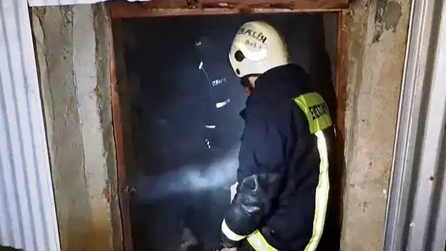 Emet'te ahşap ev yangını