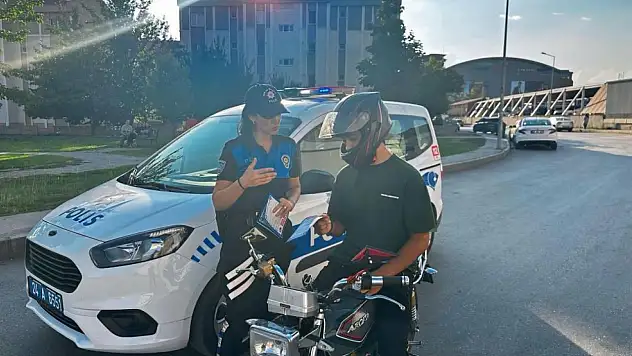 Erzincan'da polislerden sürücülere bilgilendirme