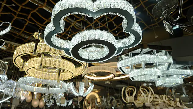 Eski avizeler teknolojiye yenildi