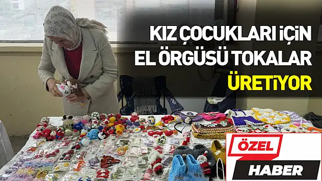 Ev hanımı Korkmaz, kız çocukları için el örgüsü tokalar üretiyor