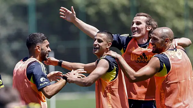 Fenerbahçe, günün ilk antrenmanını yaptı