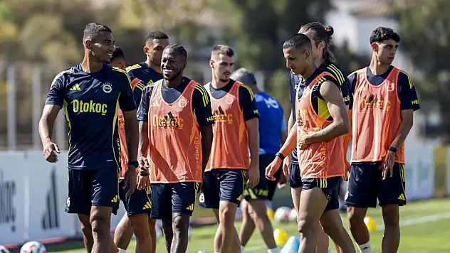 Fenerbahçe, hazırlıklarını çift idmanla sürdürdü