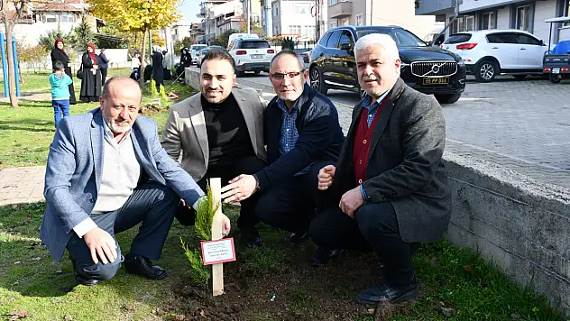 Fidanlar gazze ve şehitler için toprakla buluştu