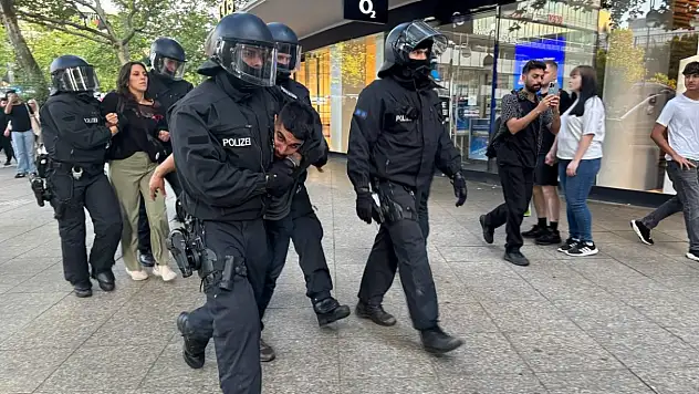 Filistin'e destek eylemi yapanlara sert müdahale