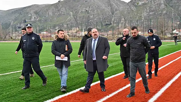 Futbol Sahası ve Spor Kompleksi'nde Çalışmalar Sürüyor