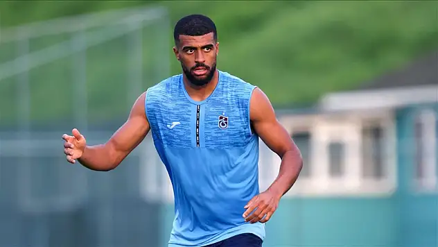 Futbolcu Baniya operasyon geçirdi