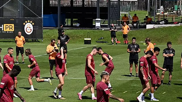 Galatasaray'ın yıldızı takım arkadaşlarını dolduruşa getirdi!