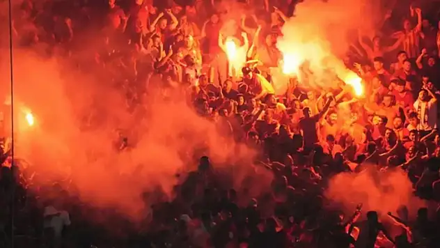 Galatasaray yıldız futbolcuya 4 yıllık imzayı attırdı