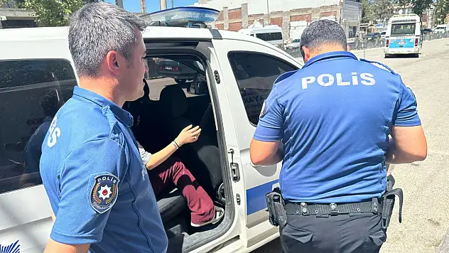 Genç kız, kız arkadaşının şiddetine maruz kaldı