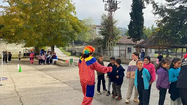 Gençler, köy okullarına sevgi ve enerji taşıdı