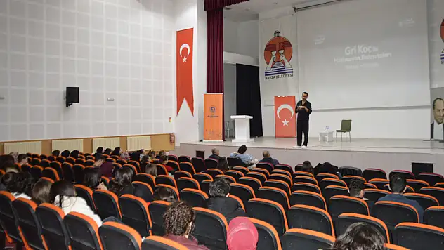 Gençlere motivasyon semineri düzenlendi