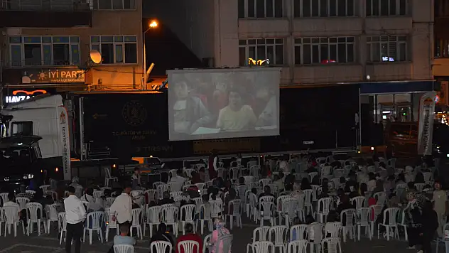 'Gezen sinema' çocuklarla buluştu