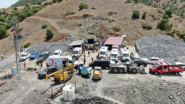 Göçükte çalışmalar 4 saattir sürüyor