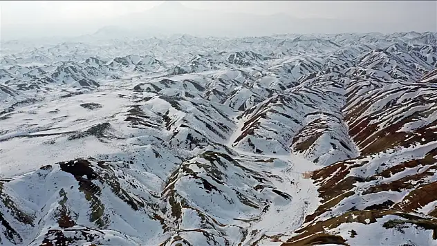 Gökkuşağı Tepeleri Karla Buluştu