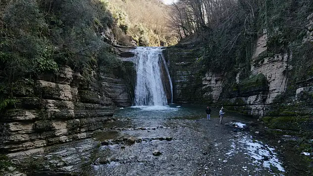 Gölalan Şelalesi'ne Ziyaretçi Akını