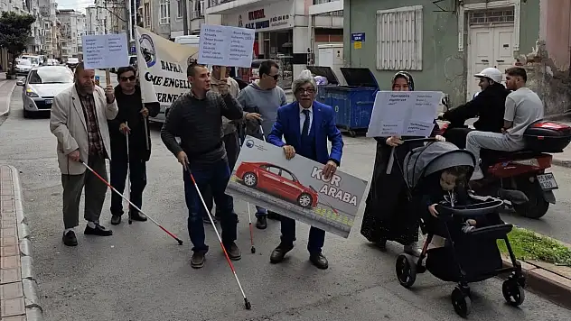 Görme engellilerden 'Sarı Şerit' farkındalık yürüyüşü