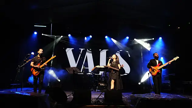 Grup Vals konserine büyük ilgi