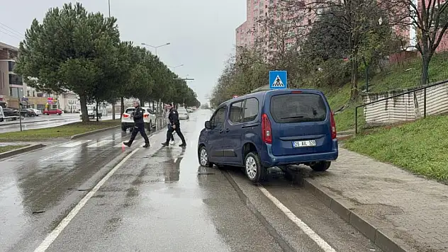 Kadın Yayaya Çarptı