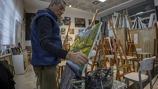 Hafızasını korumak için başladığı resim hobisi oldu