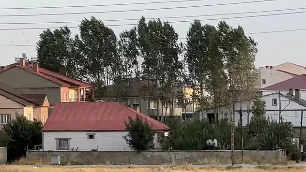 Hakkari'de şiddetli rüzgar