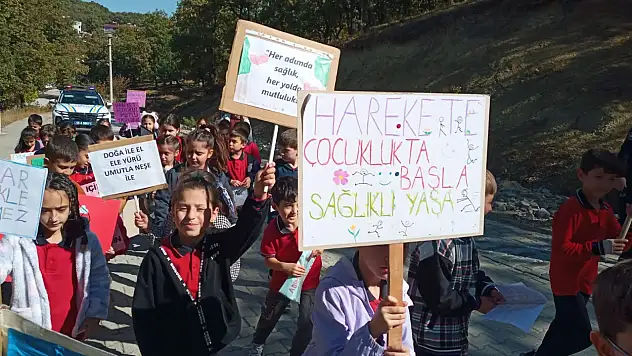 Havza'da öğrenciler sağlıklı yaşam için yürüdü