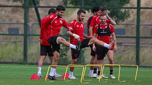 Holse ve Musaba takımla çalışmalara başladı