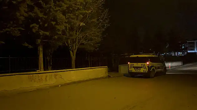 Husumetli 3 şahıs baba ve oğula saldırmış