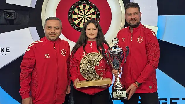 İngiltere'de fırtına gibi esen Denizlili Zehra dünya şampiyonu oldu