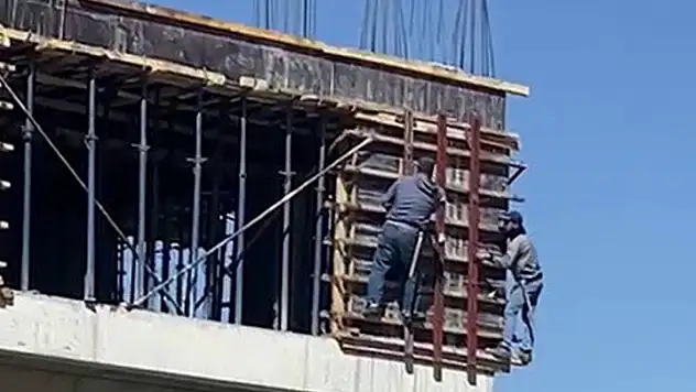 İnşaat işçileri canlarını tehlikeye atıyor
